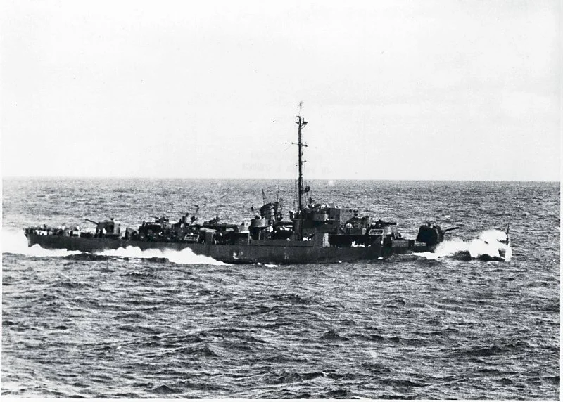 The U.S. Navy destroyer escort USS Shelton (DE-407) underway at sea, circa in 1944.