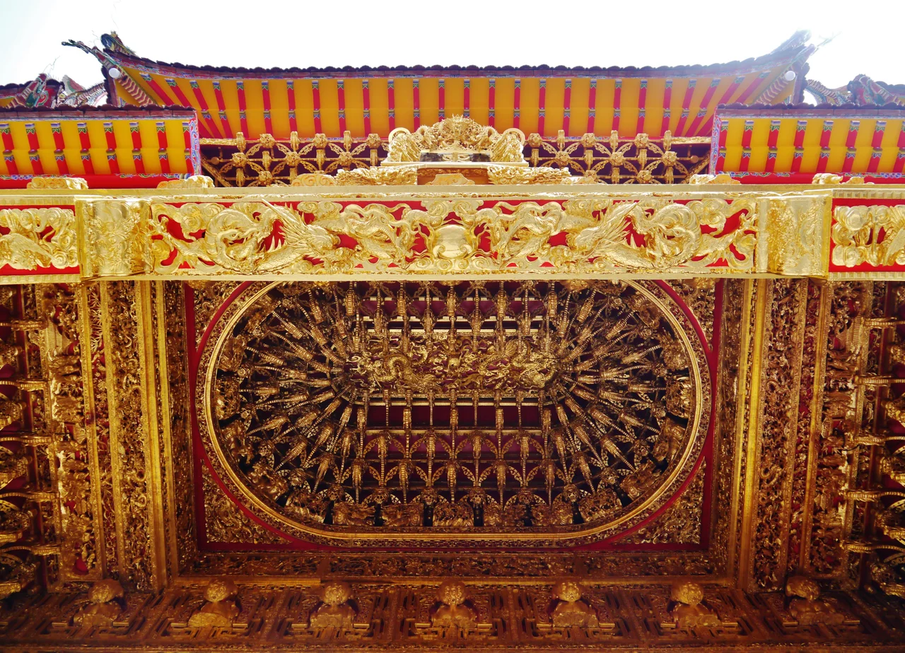 ​鹿港龍山寺正殿