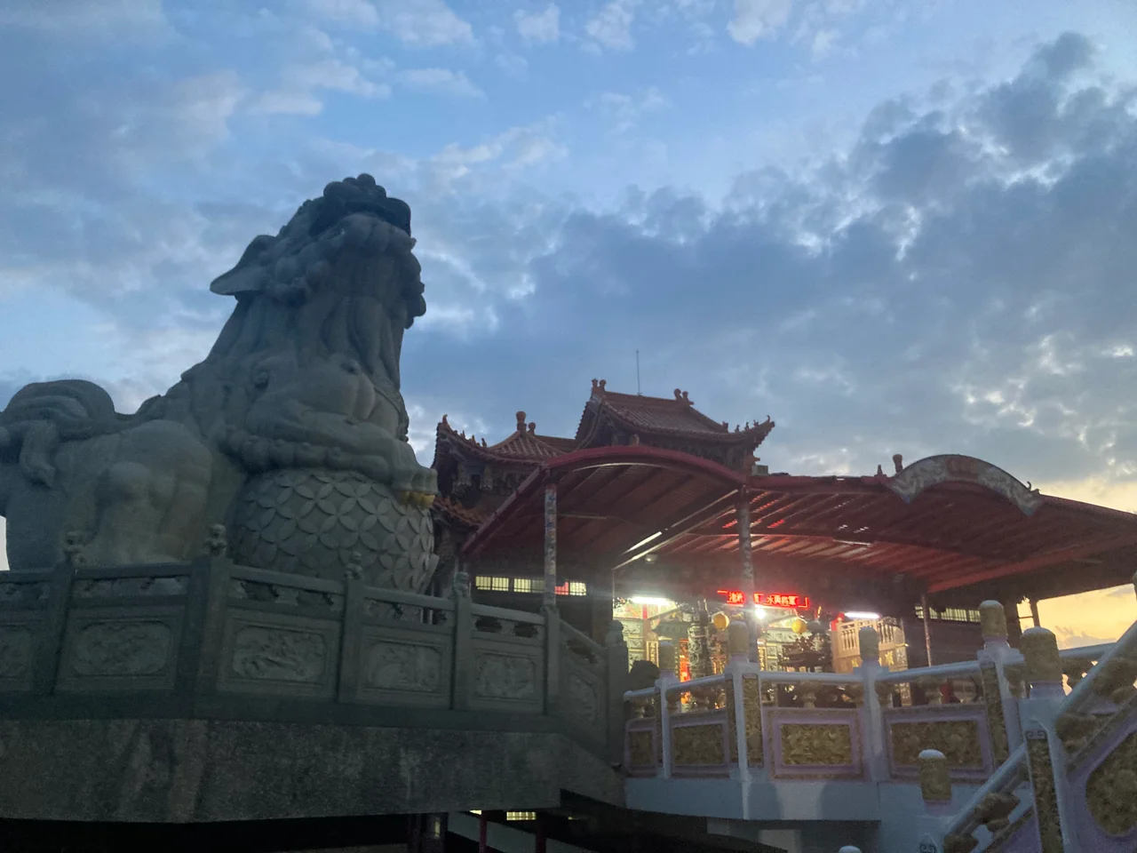 Shangshan Fuan Temple and guardian lion statue on Liuqiu Island, Taiwan