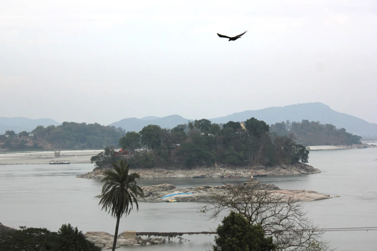 Umandan is the peacock island on the banks of the Brahmaputra, & it’s believed that Shiva & Parvati enjoyed themselves here, & there’s a Shiva temple here.