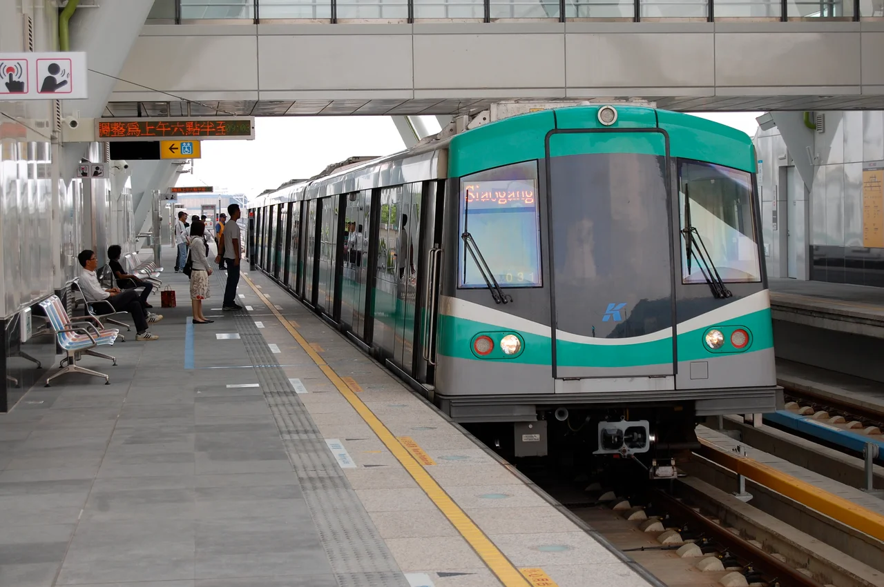 Siaogang Train / I think this is at the World Games station...