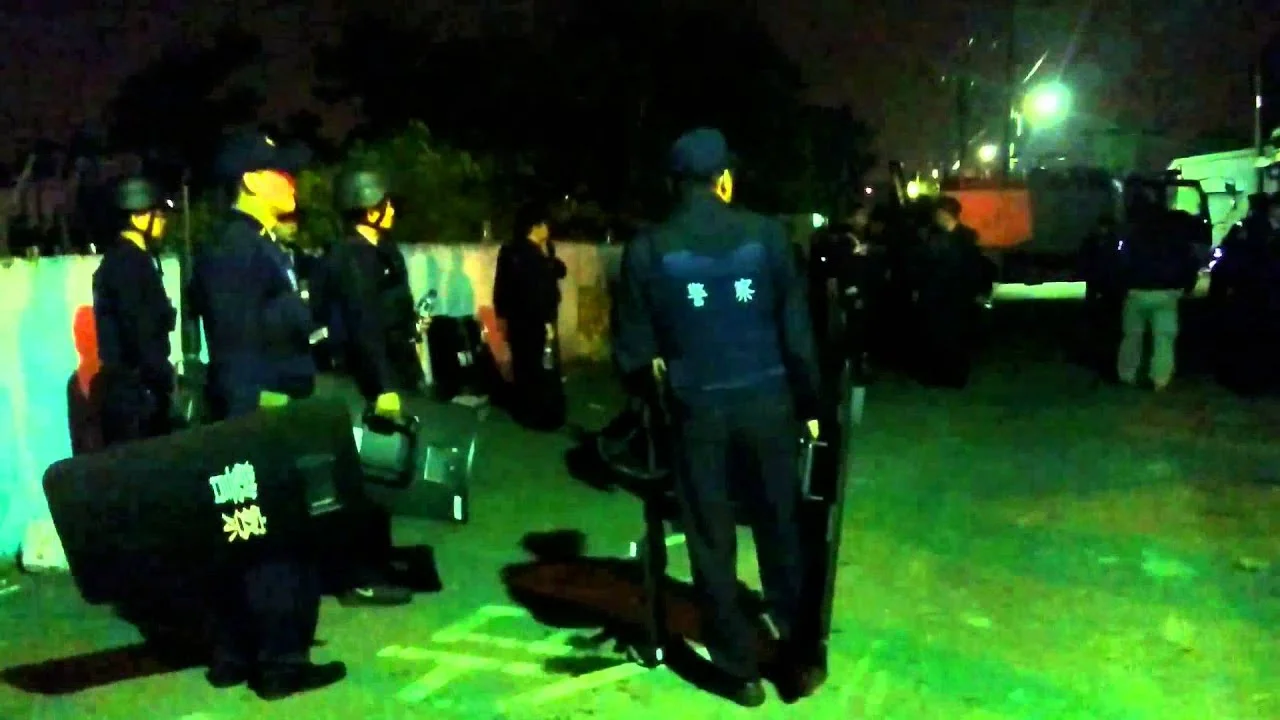 Riot police waiting outside the Kaohsiung Prison during the 2015 Kaohsiung Prison riot