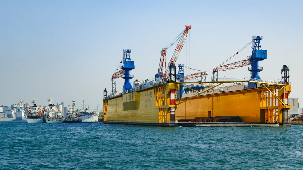 Kaohsiung, Taiwan: Floating drydock Jong Shyn No. 8 of Jong Shyn Shipbuilding Group in Kaohsiung Harbour.