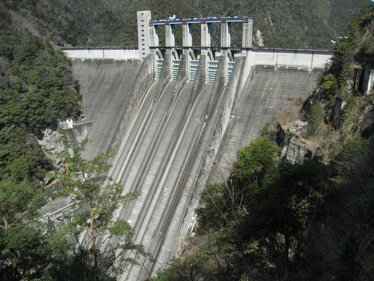 Sakuma dam (Tenryugawa river, Shizuoka Pref.&Aichi Pref., Japan)