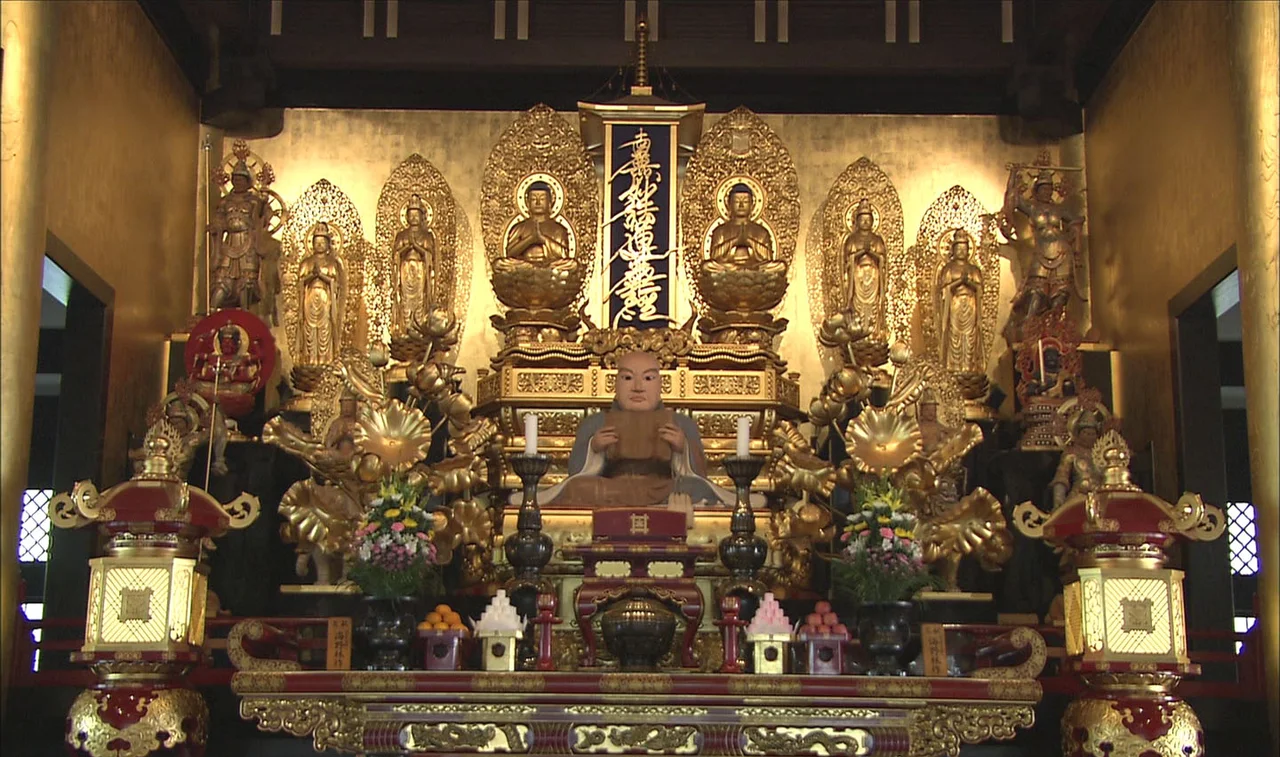 身延山久遠寺本堂　内陣
