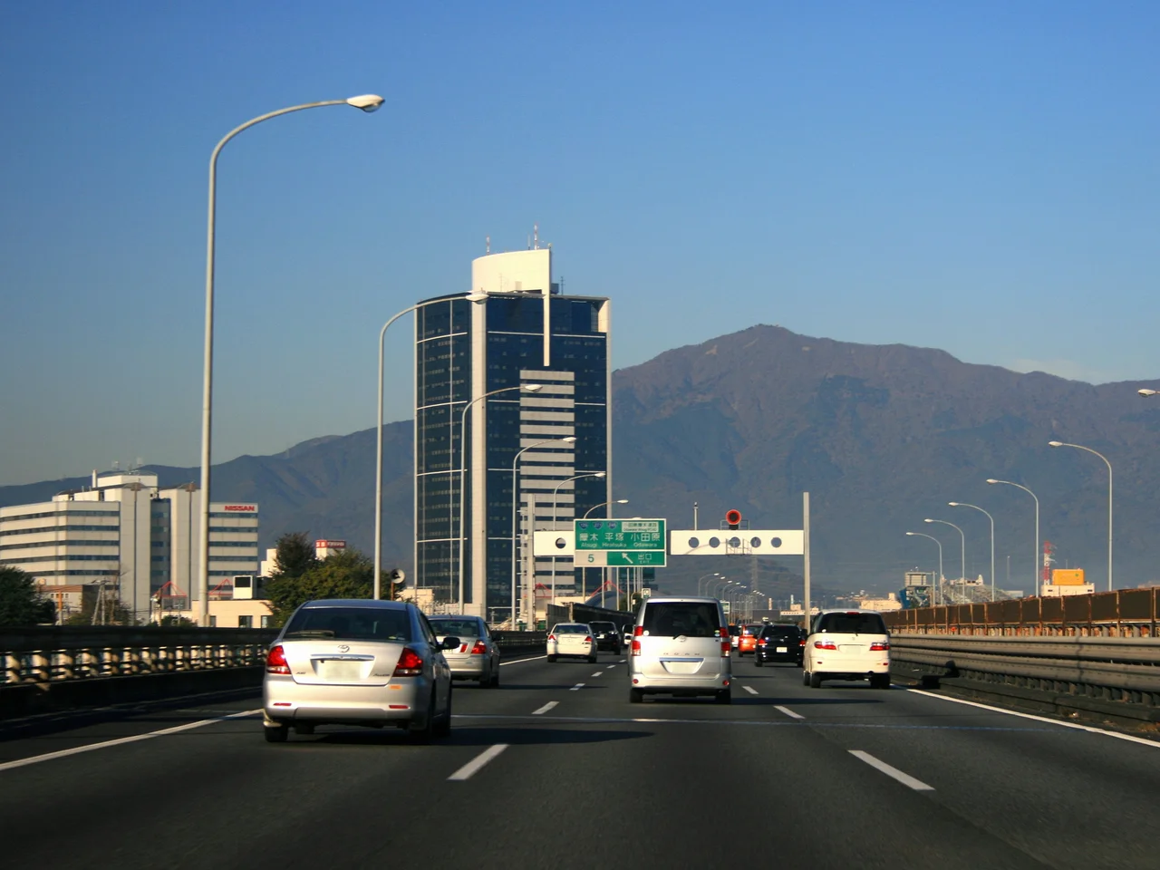 Atsugi Interchange on the Tomei Expressway, with Oyama in the background