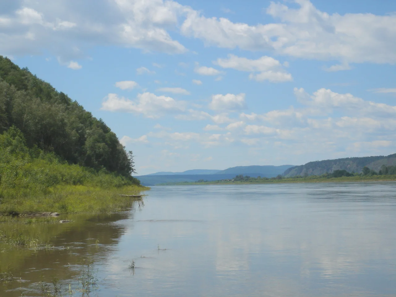 At the source of the Heilongjiang River (the confluence of the Shikhal and Egunar rivers), Wikipedian Refrain was filmed in 2005 in the source of China.